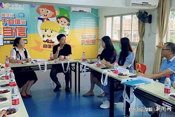 virtual_attach_file.vsb?afc=-M7VW7Lzr2MNCaLHRTfMRLYLNn2L4vgaM7UPUl7ZL4WfMNL0gihFp2hmCIa0LYyaMYysMYyiLmGbnRv4MzU4UmGZMR7YUml4nRN4MRCYU4WFozU8UmGsU8nFM4GiLzCJv2bjo4OeosXEgDTJQty0LzL8LSyYMzlsM47JqdLnx&oid=2103874463&tid=1341&nid=255771&e= 张主任介绍传媒学院专业特色.png