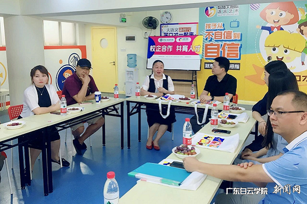 virtual_attach_file.vsb?afc=-nNUWsU4MVM7LZUHmUsUNVkUNLsnmfgkMR6RMRlDMNlsL4v0gihFp2hmCIa0okhfL1yPUYybo7Q7LRvaLzMVU8r7ozvbollanz9YUlUsnmQFMl-snRN4MmQFMNlbMNlJv2bjo4OeosXEgDTJQty0LzL8LSyYMzlsM47JqdLnx&oid=2103874463&tid=1341&nid=255771&e= 大拇指先生向传媒学院先生做介绍.png