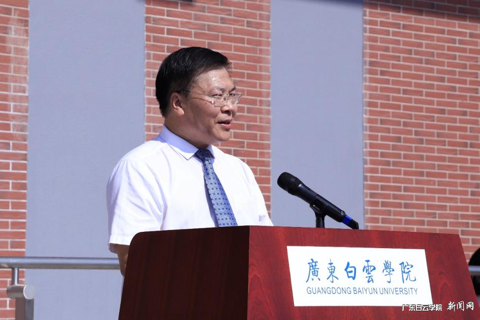 У³¤»Æ´óǬÔÚ±±Ð£Çø½²»°.png У³¤»Æ´óǬÔÚ±±Ð£Çø½²»°.png