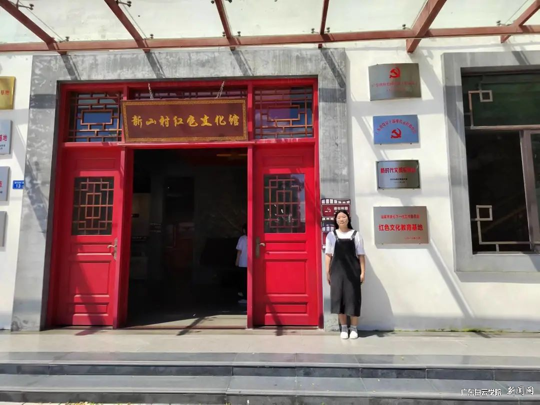 ÍŶӳÉÔ±ÔÚºìÉ«ÎÄ»¯¹ÝǰÁôÓ°.png ÍŶӳÉÔ±ÔÚºìÉ«ÎÄ»¯¹ÝǰÁôÓ°.png