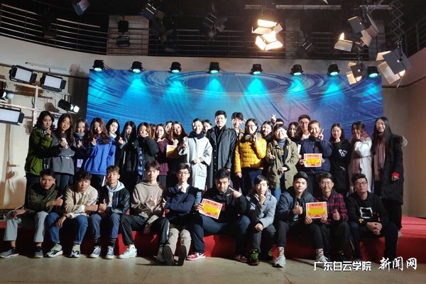 v2veo4Oe_jw0qIbtpYyPL4lPg47soz7sLSbw62p8c&oid=2103874463&tid=1351&nid=179171&e= ²ÎÈüÑ¡ÊÖÓëÏÈÉúºÏÓ°P.jpg