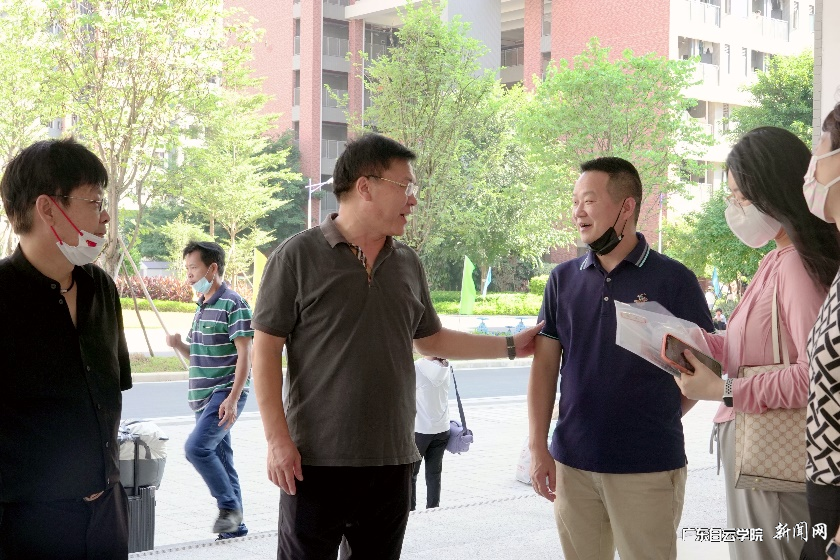 У³¤»Æ´óǬһÐÐÓëÐÂÉú¼Ò³¤Ç×ÈÈÅÊ̸.png У³¤»Æ´óǬһÐÐÓëÐÂÉú¼Ò³¤Ç×ÈÈÅÊ̸.png