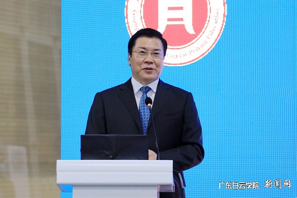 virtual_attach_file.vsb?afc=9nmLADMm-DnzQ2L1zUZUlnfozG4L8Mmkozn2M4l4L8lDMN-0gihFp2hmCIa0okyiU1hVUSyPMmfVUzVfM8U4nlL8oRM2U4vbLmQVMNnfMNVFMzVVnRMVU8MFLmUYUzLJqjfjo4OeosXEgDTJQty0LzL8LSyYMz-ZLz7JqdNnx&oid=2103874463&tid=1341&nid=252811&e= 黄大乾校长作报告.jpg