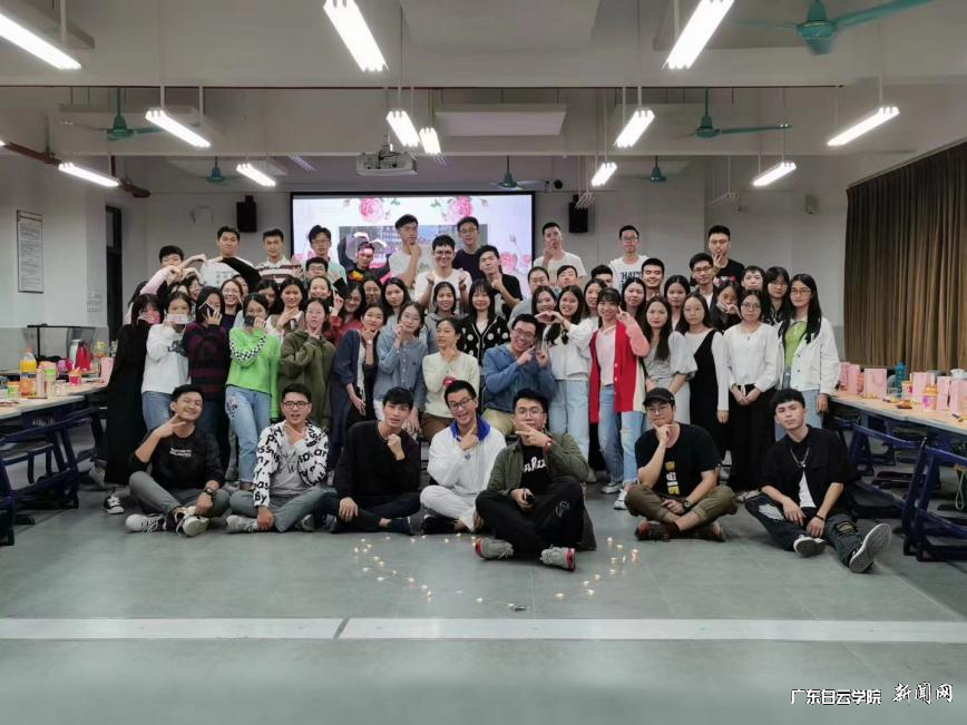 Ëï°Ù»ÛÏÈÉú¼ÓÈëѧÉú°à»á»î¶¯.png Ëï°Ù»ÛÏÈÉú¼ÓÈëѧÉú°à»á»î¶¯.png