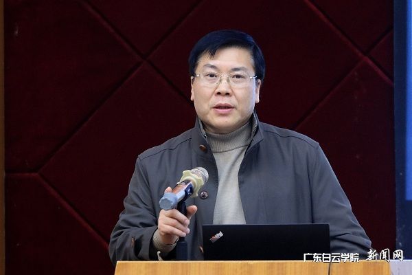 v2veo4Oe_jw0qIbtpYyPL4UPg4-iLzNZLSbw62T8c&oid=2103874463&tid=1341&nid=251981&e= »Æ´óǬУ³¤ÔÚÖвã¸É²¿ÊöÖ°»áÉϽ²»°.jpg