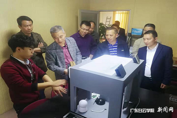 virtual_attach_file.vsb?afc=AnzW1Vnl-8L46fLmzC8UmrkMNnRM4ANfM4lbLNliLNlZozl0gihFp2hmCIa0oSyPn1yPnSyDnzlYnmMVUmvbnlL4nRliLmLsMN7PLm9iL4TFMmTRMzU8nmQFM7l4nzLJv2bjo4OeosXEgDTJQty0LzL8LSyPL478Lm7JqdTnx&oid=2103874463&tid=1341&nid=131421&e= 观察现代智能家居配套生产线.png