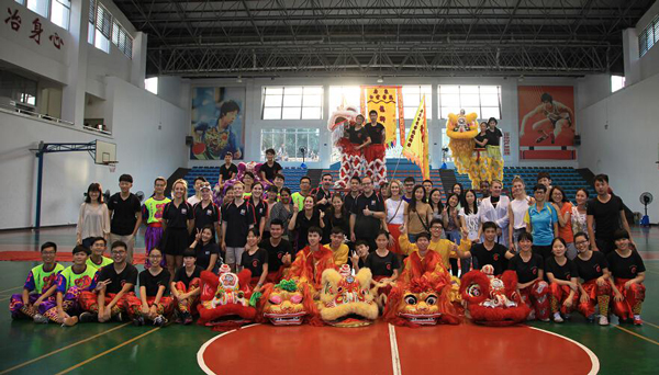 °ÄÖÞʦÉú»á¼ûÍÅÓëÒ¼ºÅÓéÀÖÁúʨ¶Ó³ÉÔ±ºÏÓ° °ÄÖÞʦÉú»á¼ûÍÅÓëÒ¼ºÅÓéÀÖÁúʨ¶Ó³ÉÔ±ºÏÓ°