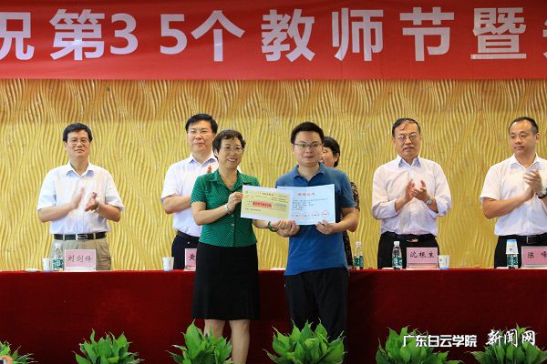 v2veo4Oe_jw0qIbtpYyPL4UPg474LmNbLSbw62v8c&oid=2103874463&tid=1341&nid=132991&e= ÎâÁ¢Æ½ÎªÏȽø´ú±í°ä½±.jpg