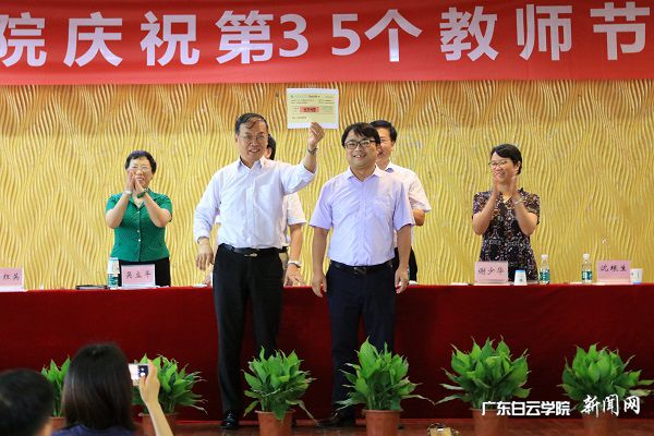 v2veo4Oe_jw0qIbtpYyPL4UPg474LmNbLSbw62v8c&oid=2103874463&tid=1341&nid=132991&e= Éò¸ùÉúΪÏȽø´ú±í°ä½±.jpg