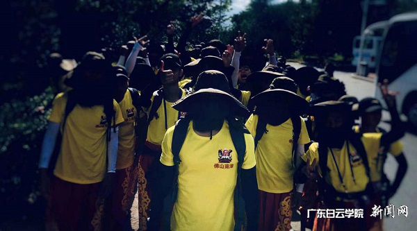 v2veo4Oe_jw0qIbtpYyPL4UPg474Lmv8LSbw62v8c&oid=2103874463&tid=1341&nid=132741&e= ¶ÓÔ±ÃÇһͬ¸ÏÍù±±¾©.jpg