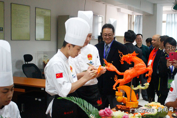 virtual_attach_file.vsb?afc=DUzfsRo7Q2nml4UZlLPM77bMm74UNlbanm-YM49YMRGsLRU0gihFp2hmCIa0nkyDnky4okyYnzr7MN7ioz6kUm6fL7Q7L4NDU8M2nzNiL4nFUlL8nRLZU8MFMzAfMNLJv2bjo4OeosXEgDTJQty0LzL8LSyPL4CaLm7JqdEnx&oid=2103874463&tid=1341&nid=136021&e= ´ú±íÍÅÂÃÐÐѧÉúÉÏ¿Î.png