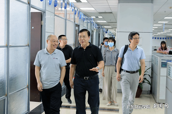 virtual_attach_file.vsb?afc=FMlL9Yn7-iU4VkLA4G8nRnRMR7DLRv1bL7WfnRVfUzNYLN-0gihFp2hmCIa0L1y4LYyZLkyPoRCZLmNsU8UaLm9sLmLZnNLaUmM2Uz7iUmWFLl-4MRMRMmWFLmLsLzUJv2bjo4OeosXEgDTJQty0LzL8LSyYMz-sMm7Jqdmnx&oid=2103874463&tid=1341&nid=252761&e= »Æ´óǬУ³¤ÔÚÆóҵ̽·ÃʵϰµÄѧÉú.png