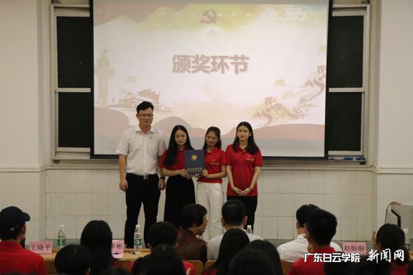 v2veo4Oe_jw0qIbtpYyPL4UPg474MR7PLSbw6208c&oid=2103874463&tid=1341&nid=134111&e= 党总支书记张泽彬为学生颁奖.jpg