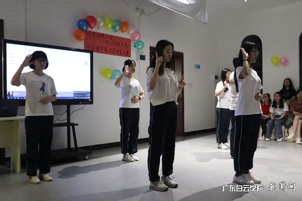 v2veo4Oe_jw0qIbtpYyPL4lPg47sM4GZLSbw62U8c&oid=2103874463&tid=1351&nid=177081&e= 手语.jpg