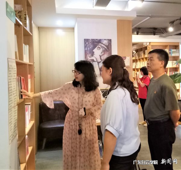 v2veo4Oe_jw0qIbtpYyPL4lPg47sMm-iLSbw62U8c&oid=2103874463&tid=1351&nid=176251&e= 朱玲书记(左二)一行旅行企业学习园地.jpg