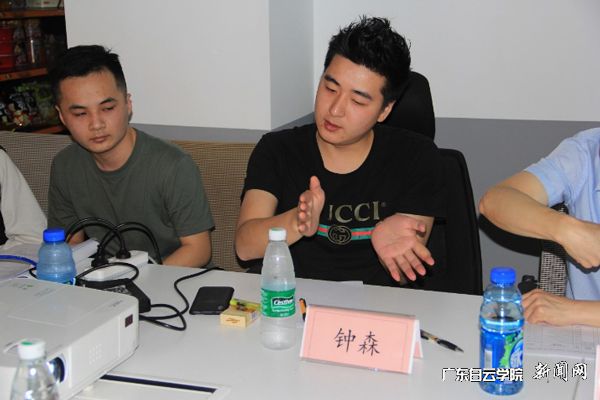 v2veo4Oe_jw0qIbtpYyPL4UPg474MRNZLSbw62w8c&oid=2103874463&tid=1341&nid=134981&e= ¹ãÖÝ¡°Ò»ÏßÉè¼Æ¡±×Ü˾ÀíÖÓÉÔÚ´ð±ç»áÉϽ²»°.jpg