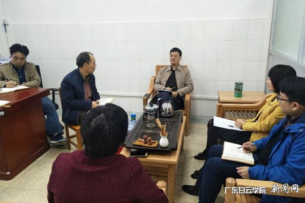 v2veo4Oe_jw0qIbtpYyPL4UPg474M4-sLSbw62d8c&oid=2103874463&tid=1341&nid=137271&e= 学校党委书记刘剑锋同志(中)出席修建工程学院党政联席聚会P.jpg