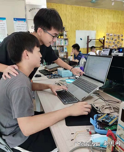 virtual_attach_file.vsb?afc=RMNV7fn7WRnRMkUV4fRM8LYnlrkU4U2ZnNr7L77aU4W2LRl0gihFp2hmCIa0MkyYnkybnkyDnNLiLznfUllZLRLYM8Q7MzN4olM2LmLsoRAFozfRnzLPMznFLmlsnzUJqjfjo4OeosXEgDTJQty0LzL8LSyYMRNZMR7Jqddnx&oid=2103874463&tid=1341&nid=249841&e= ѧÉú²ÎÈüÀú³ÌÖÐÈÏÕæÌÖÂÛÎÊÌâ.jpg