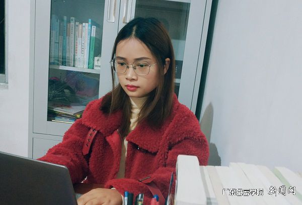 v2veo4Oe_jw0qIbtpYyPL4UPg4-iM4vDLSbw62I8c&oid=2103874463&tid=1341&nid=257761&e= ´÷ÓêæÃÏÈÉúÔÚ¼ÒÖб¸¿Î.jpg