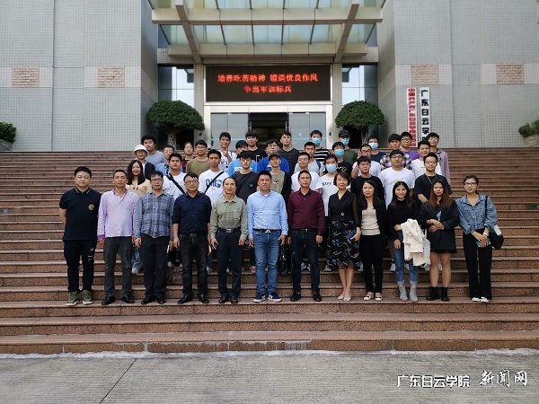 virtual_attach_file.vsb?afc=UU8-nbolCYUz7PMS46Vo7C4U474LzGzZUmfRL8MVU8nkol70gihFp2hmCIa0nkyDoShkUSy8nNVVMmW2MRV7LlUinNQ2LR9soRCPLmfVnmWFn7n2UmNPLlQFL87DMzLJqjfjo4OeosXEgDTJQty0LzL8LSyYMzUPL47Jqdlnx&oid=2103874463&tid=1341&nid=254131&e= 3加入所作协议签署仪式的校企代表合影.jpg