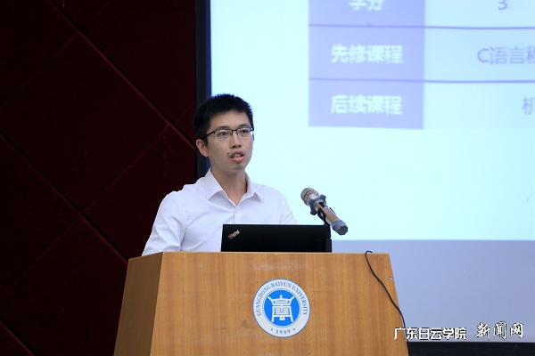 virtual_attach_file.vsb?afc=UozCn4M774nmUaoSRWfUmUiLzGbUmNz4MRG8UlVRM4vDMzL0gihFp2hmCIa0U1yiMSy4M1h7UNrkolLYM7VVLNWkLzNsL7lanRl4MlUZozAFM8CDLzUinlWFLzCPLzGJqjfjo4OeosXEgDTJQty0LzL8LSyYMzUPLR7Jqdlnx&oid=2103874463&tid=1341&nid=254101&e= 机电工程学院肖成军先生举行展示.jpg