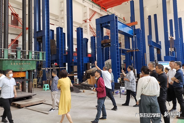 virtual_attach_file.vsb?afc=VLlQ2VMmWkolUPMdm7YLmG4M8U8L7L-bnzLioRCDM8Uio7C0gihFp2hmCIa0nSysMkhRnSyboz7sUlV2LRC4M8L8n7U4MRUYL462nmrfMRnFM8l4LmWfLmMFL4vbMmLJqjfjo4OeosXEgDTJQty0LzL8LSyYMRNPMR7JqdWnx&oid=2103874463&tid=1341&nid=249141&e= ÂÃÐÐÖØÇì´óѧʵÑéÊÒ.jpg