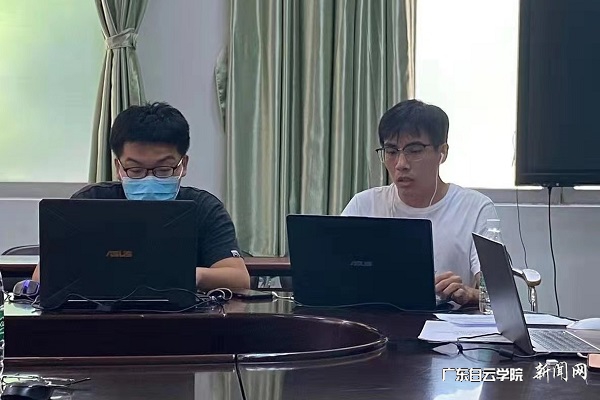 virtual_attach_file.vsb?afc=VnNC2sU87aLRlYMdm7bM77aMm-bUz7-PLRfVM4-Poz-PLRv0gihFp2hmCIa0nkhVLYh2okysoRM2o7LaU47DMz78MlV2L4L4LRGanm9aUzrFo77DnRWkn7nFLlM2L7UJqjfjo4OeosXEgDTJQty0LzL8LSyYMRNPLz7JqdWnx&oid=2103874463&tid=1341&nid=249111&e= 各项目成员逐一汇报.jpg