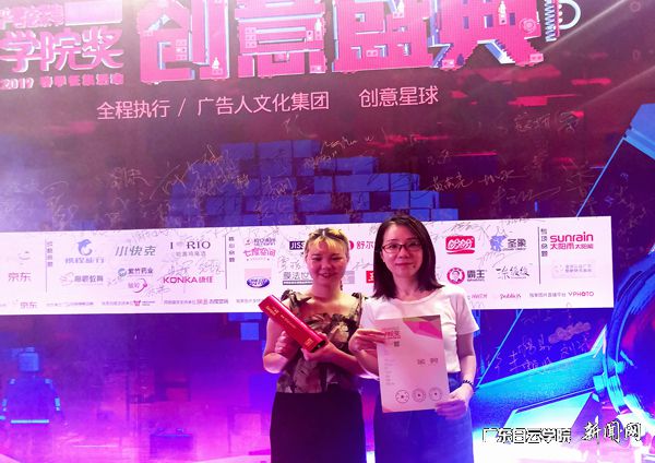 v2veo4Oe_jw0qIbtpYyPL4UPg474L49PLSbw62x8c&oid=2103874463&tid=1341&nid=133811&e= 师生代表领奖.jpg