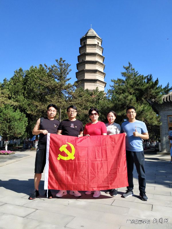 virtual_attach_file.vsb?afc=ZLm9baM7M7nlUYnE7V7nzfknR9anzLeDL7UbozNsnzQko7l0gihFp2hmCIa0MSyZokh2okhfM7r2nl-DUzQ2M8CsMmMRUzMRUzl4oRNZMmrFUzrVnlCPnRMFLzQRnRlJqjfjo4OeosXEgDTJQty0LzLiLSyPM4lDoR7Jqdynx&oid=2103874463&tid=1351&nid=175681&e= 总支委员浮图山下合影留念.jpg