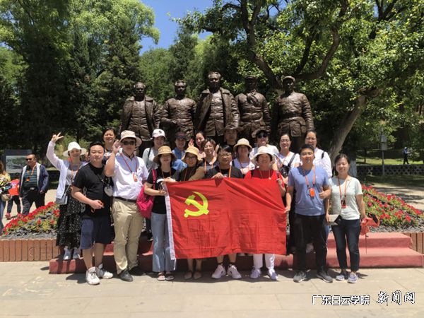 virtual_attach_file.vsb?afc=ZLzUbinNnVnNC4LE49iUmLbL4MVnlWekMR7bU8r7M4-sUl70gihFp2hmCIa0MkhVUSyZU1y8MR7ZLNL4ozTfLz9iU4Wkozf2M4ffMzLPM4MFLz-aM4NZMzfFLzLsLmUJqjfjo4OeosXEgDTJQty0LzLiLSyPM4lDoR7Jqdynx&oid=2103874463&tid=1351&nid=175681&e= 枣园合影留念.jpg