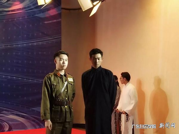 v2veo4Oe_jw0qIbtpYyPL4UPg474MzL8LSbw62y8c&oid=2103874463&tid=1341&nid=135341&e= ѧÉúÃÇÅÅÑÝʱµÄ³¡¾°.jpg