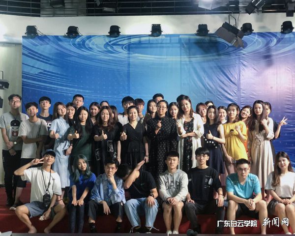 virtual_attach_file.vsb?afc=_MzTF7LlrVUzC8M9zLbM774LRWRoRlADM7UYMmr7U4LsLmG0gihFp2hmCIa0USyYU1yPU1yYMRGZoR-bnRvDMN7aU4LDU8L4oRAVo77YUNrFUzV2L7U4Uz6FLzfVU4NJqjfjo4OeosXEgDTJQty0LzLiLSyPoz7ZMz7Jqd1nx&oid=2103874463&tid=1351&nid=191851&e= 师生一起合影留念.jpg