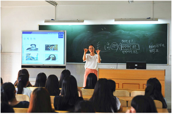 釜山外国语大学派遣西席李英熙博士为朝鲜语专业学生授课 釜山外国语大学派遣西席李英熙博士为朝鲜语专业学生授课