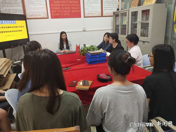 v2veo4Oe_jw0qIbtpYyPL4lPg47sMzNDLSbw62h8c&oid=2103874463&tid=1351&nid=175961&e= 答辩评审专家与各项目答辩职员.jpg