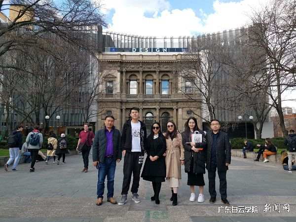 virtual_attach_file.vsb?afc=dMm7-aLRl8ozCZnWzn2M878L7rkLmlH4MzNPLzCiMmAkU4N0gihFp2hmCIa0MYhfU1yZU1yPnmlaMNnfnRV2nRCYnN7bM4UYLm7bn7CbnzAFn77ZUlr7L4MFLzlsLR9Jqjfjo4OeosXEgDTJQty0Lz9bLSyPozlPM47Jqdgnx&oid=2103874463&tid=1891&nid=195171&e= ²Î·ÃÄ«¶û±¾´óѧʱÔÚÉè¼ÆÑ§ÔºÇ°ÁôÓ°.jpg