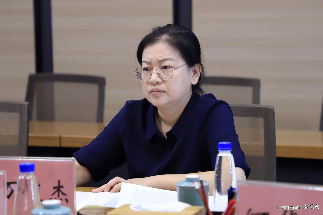 Íò¿¡½ÜÃØÊ鳤ÔÚ»áÉϽ²»°.png Íò¿¡½ÜÃØÊ鳤ÔÚ»áÉϽ²»°.png