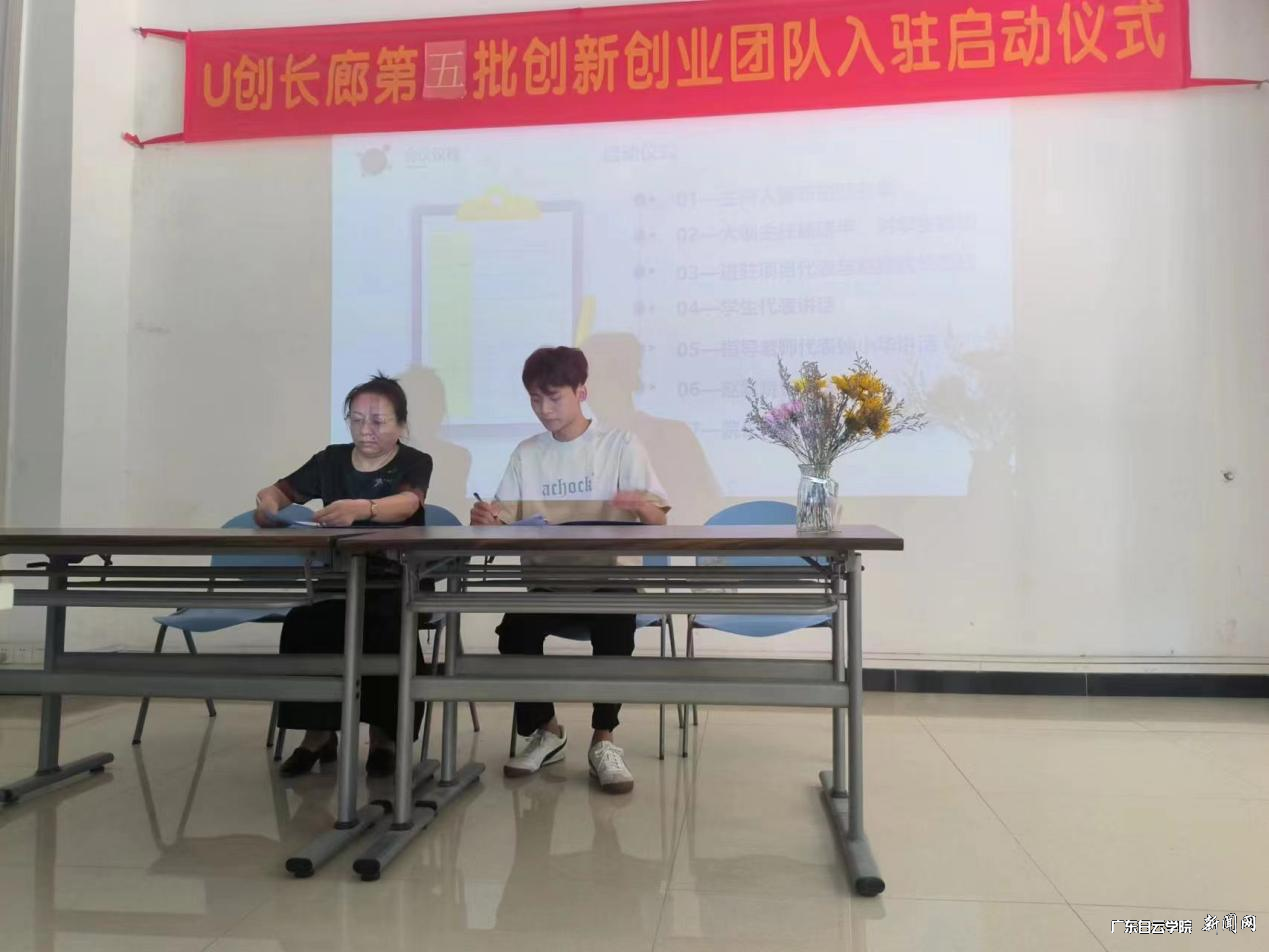 ÕÔÁØÔº³¤ÓëѧÉú´ú±íÇ©Êð½ø×¤ÐÒé.png ÕÔÁØÔº³¤ÓëѧÉú´ú±íÇ©Êð½ø×¤ÐÒé.png