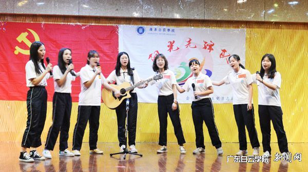 v2veo4Oe_jw0qIbtpYyPL4lPg47sM4GaLSbw62u8c&oid=2103874463&tid=1351&nid=177001&e= µÚÎå×éѧԱ´øÀ´µÄСƷÑݳö¡¶ÐÂÖйúÐÂÉúÑÄ¡·p.jpg