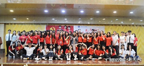 v2veo4Oe_jw0qIbtpYyPL4lPg47sM4GaLSbw62u8c&oid=2103874463&tid=1351&nid=177001&e= »î¶¯ºó¼ÓÈëÑݳöµÄѧԱ¼°Ñ§Éúµ³Ô±ÊÂÎñίԱ»áÈ«Ìå³ÉÔ±ºÏÓ°ÁôÄîp.jpg