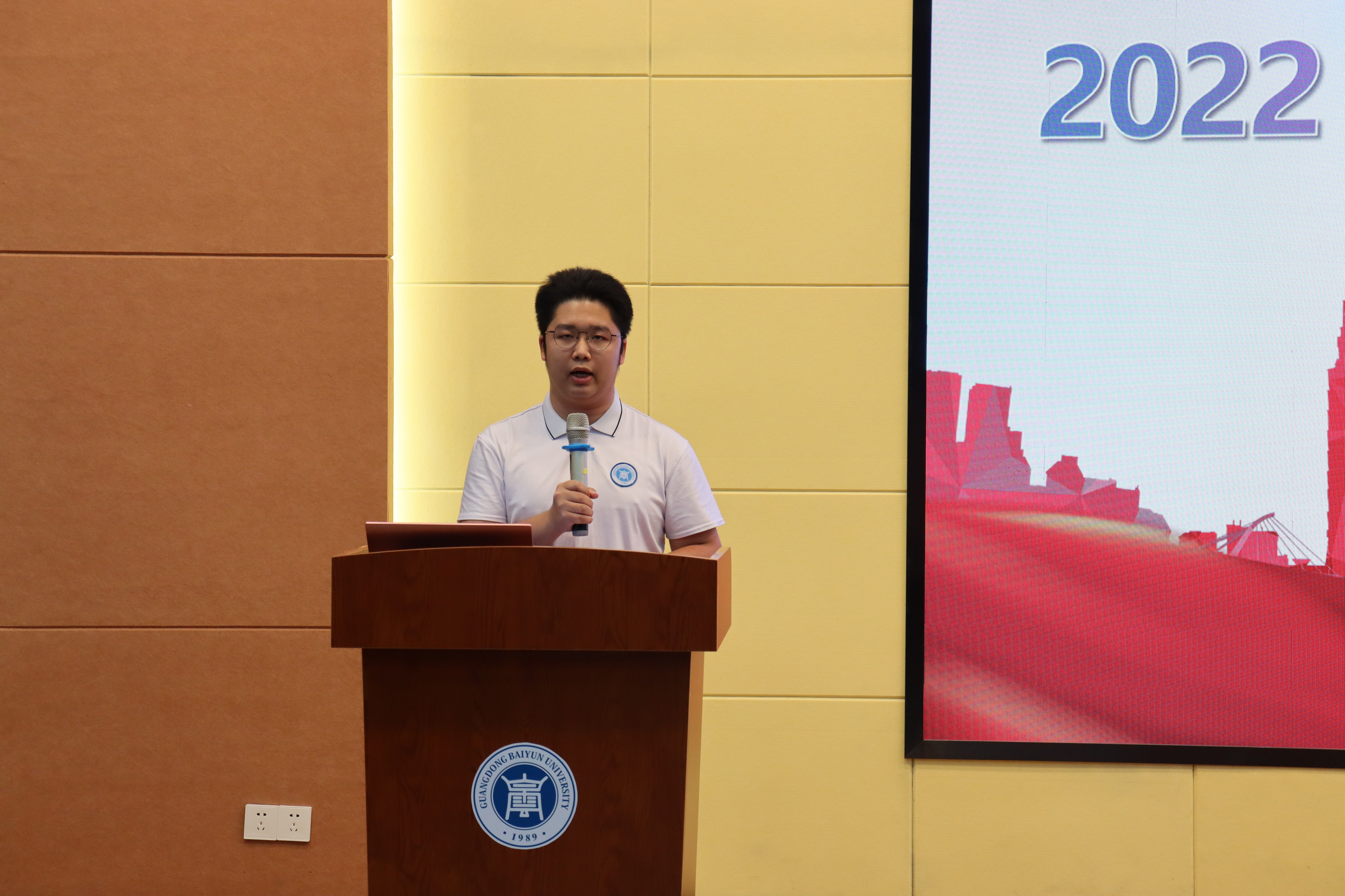 2022ÄêУÇàÂíѧԱ´ú±íÂÀµÀÒåͬÑâ½²»°.JPG 2022ÄêУÇàÂíѧԱ´ú±íÂÀµÀÒåͬÑâ½²»°.JPG