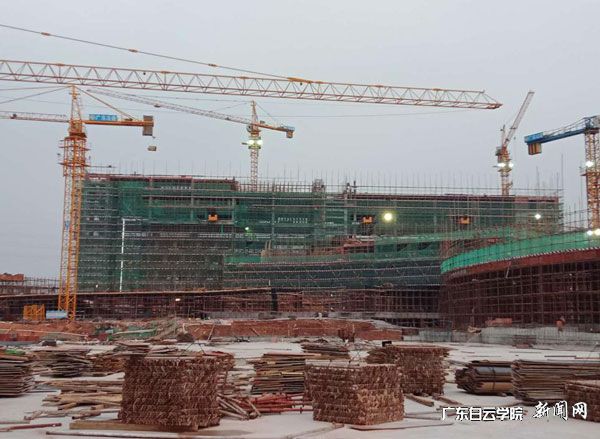 v2veo4Oe_jw0qIbtpYyPL4UPg474MmG8LSbw62b8c&oid=2103874463&tid=1341&nid=136041&e= 艺术楼天面层施工.jpg