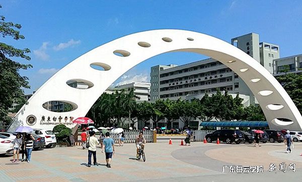 v2veo4Oe_jw0qIbtpYyPL4UPg474MmG8LSbw62b8c&oid=2103874463&tid=1341&nid=136041&e= 北校区校门依旧延续西校区“彩虹门”.jpg