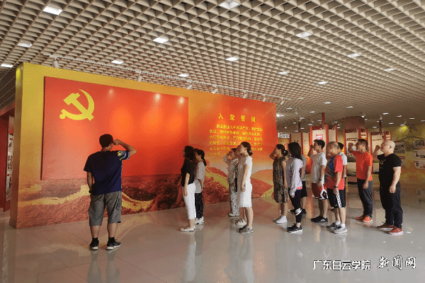 virtual_attach_file.vsb?afc=knl-Rin7UPoR9Zo7l7ZU47aU4nfnllVDUm-YU4f2U4C4oll0gihFp2hmCIa0U1ysLYh2M1hRU8liLlUPo7QRMz9Yn77sMR7iUznRnRCaMmrFMmLYLz7iUzTFLm-bnNLJv2bjo4OeosXEgDTJQty0LzL8LSyYMRNDLm7Jqd2nx&oid=2103874463&tid=1341&nid=249621&e= 教工党支部组织委员易志成教授向导先生重温入党誓词.png