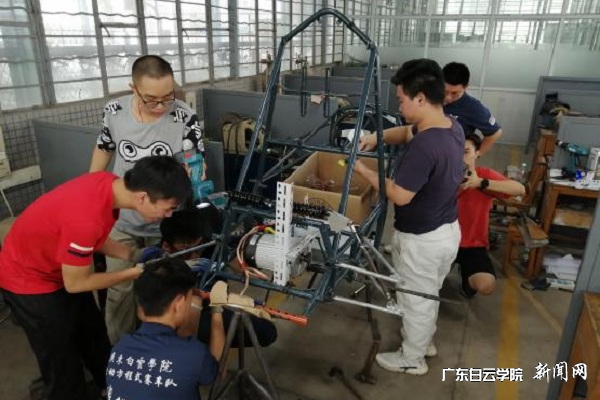 virtual_attach_file.vsb?afc=nLlUSPnz94MmLPMzlWRMmNPU8LZMzNlsUllYMzVfM4AVnzG0gihFp2hmCIa0LkhVokyPU1yZLR94LNUPM4CDLml8nzCsnRU8MzGbLzlPUlrFMRMfU4r2nmAFLmUDnmlJqjfjo4OeosXEgDTJQty0LzL8LSyYMz7PMm7Jqdrnx&oid=2103874463&tid=1341&nid=251161&e= ÕÔìÏͬÑâºÍÍŶÓÔÚÖÆ×÷Èü³µ.jpg