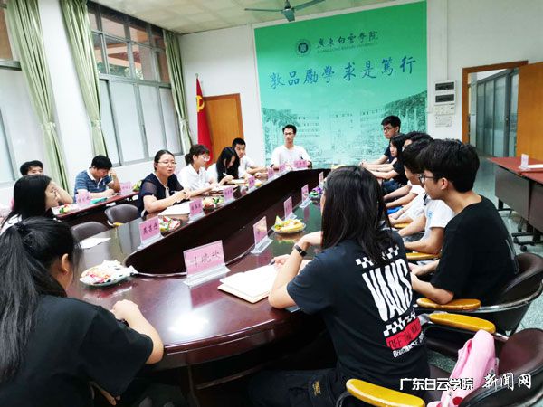 v2veo4Oe_jw0qIbtpYyPL4lPg47sMmUsLSbw62S8c&oid=2103874463&tid=1351&nid=176471&e= ѧÉú×ù̸»á¾Û»áÏÖ³¡p.jpg