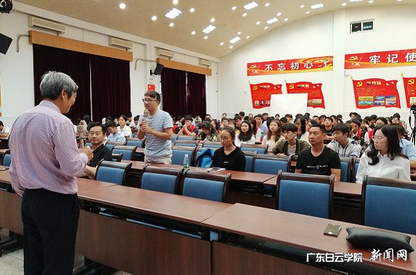 v2veo4Oe_jw0qIbtpYyPL4UPg474Lm-PLSbw62_8c&oid=2103874463&tid=1341&nid=132211&e= 朱昌平教授与观众互动.jpg