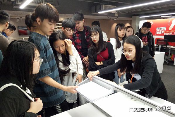 v2veo4Oe_jw0qIbtpYyPL4UPg474LmL4LSbw62_8c&oid=2103874463&tid=1341&nid=132331&e= 认真听销售职员解说产品.jpg