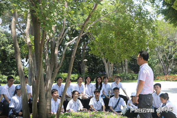 virtual_attach_file.vsb?afc=rLzGIDU8V7oznkn5RL8MmlbM4viL7UC8oRfVLzCDM4vaUzC0gihFp2hmCIa0M1yYMkyiokyYo7LDU4lPUzV2n7l8UzQ7M8Q7L8L8n7Q7nzMFUz-ao7QRU8WFL4GYnzlJv2bjo4OeosXEgDTJQty0LzL8LSyYMRNbM47JqdQnx&oid=2103874463&tid=1341&nid=249971&e= 学院党委书记张泽彬向同砚们教学微党课.png