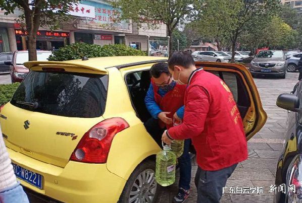 nx&oid=2103874463&tid=1341&nid=258051&e= 运送消毒液.jpg