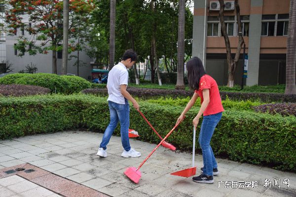 virtual_attach_file.vsb?afc=uL4GUZUNMVLzvPLnNnRMmfVLz94MlCSYMlUZLzTVnz-ZM4l0gihFp2hmCIa0MkysM1yPokyanzn2Lm74UmnfnzT2nzGsUmLYMmVVn7LaM4VFU8lZU4LaL7WFLz7PMN7Jqjfjo4OeosXEgDTJQty0LzLiLSyPM4CiMm7Jqdznx&oid=2103874463&tid=1351&nid=176561&e= ѧԱÕýÔÚÇåɨУ԰ÂäÒ¶.jpg